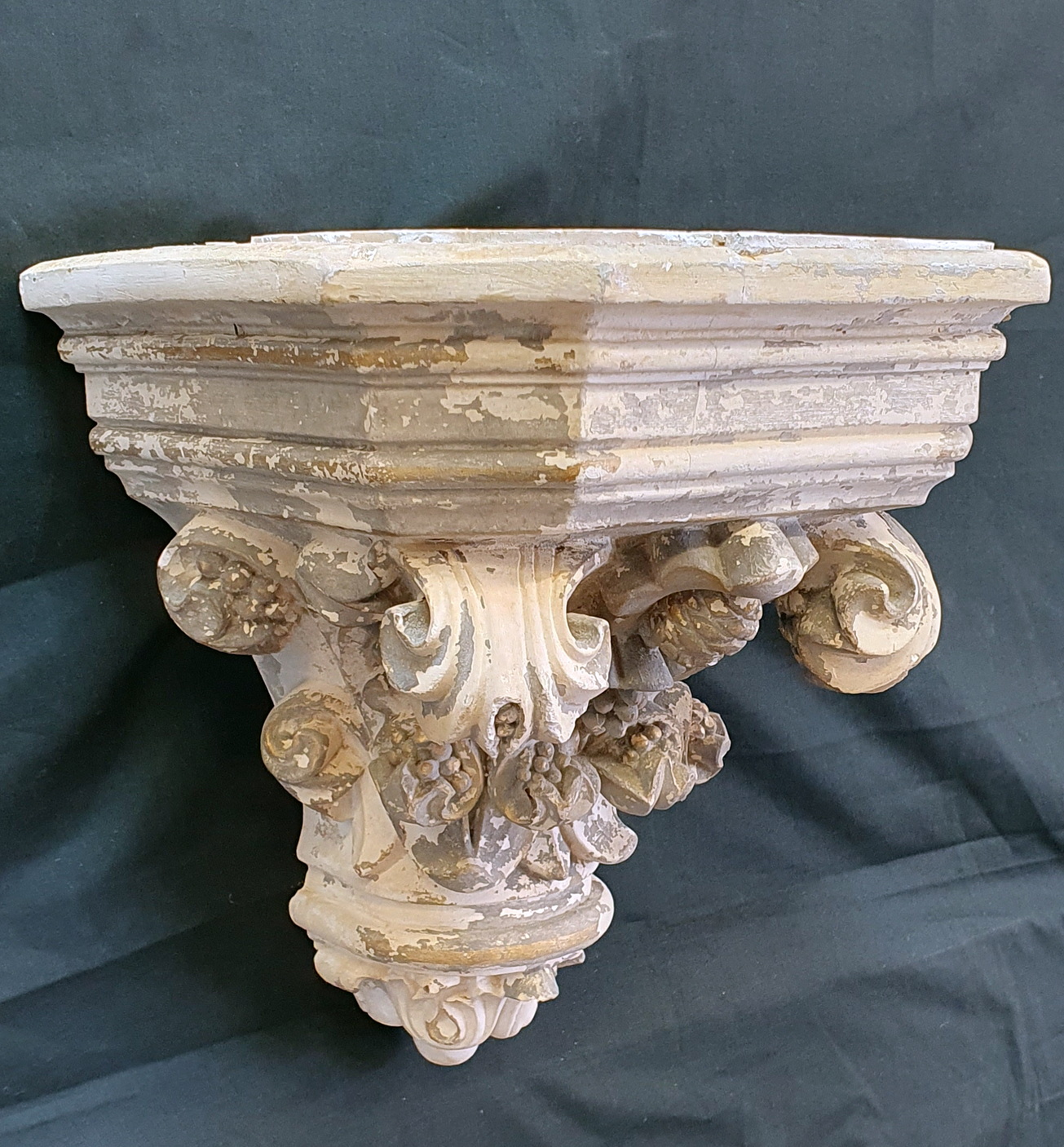 A French Gothic Wall Bracket